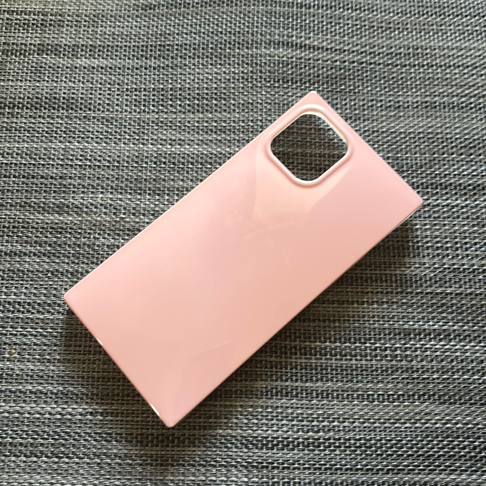 Flaunt iPhone 12 square case- Blush Pink